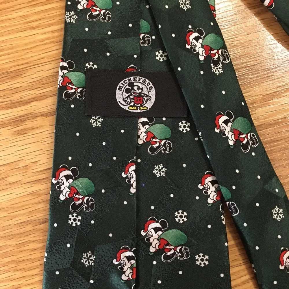 Mickey & Co Mickey Mouse Santa carrying Sack of Presents Neck‎ Tie Green Disney